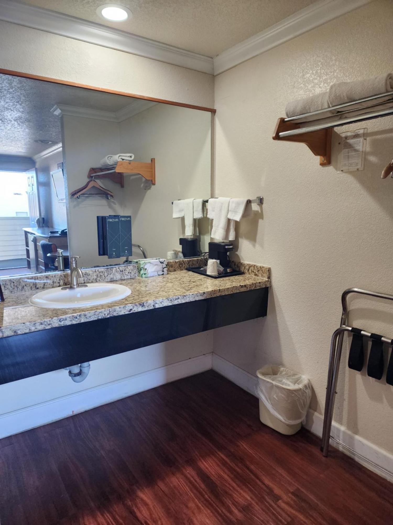 Budget Inn Corcoran Exteriér fotografie